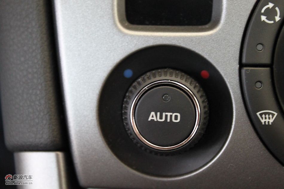 东风标致408内饰