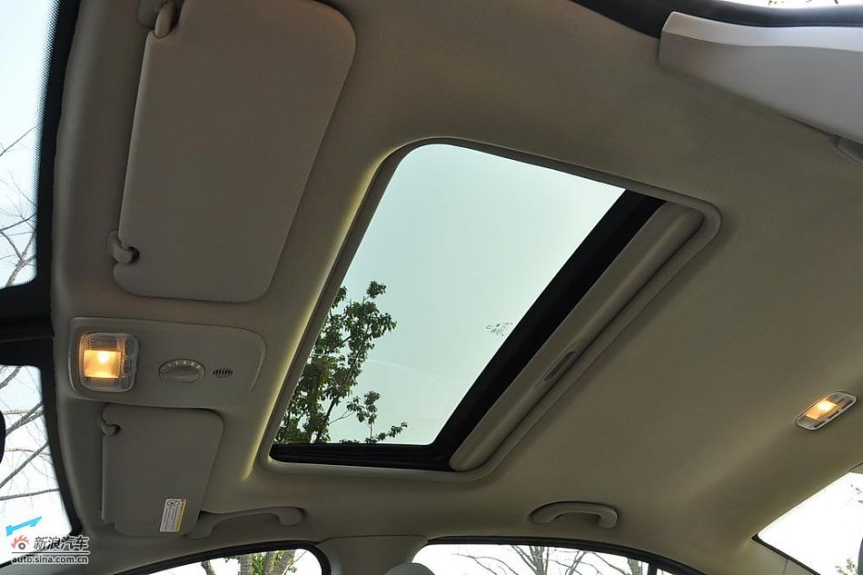 东风标致408试车实拍图