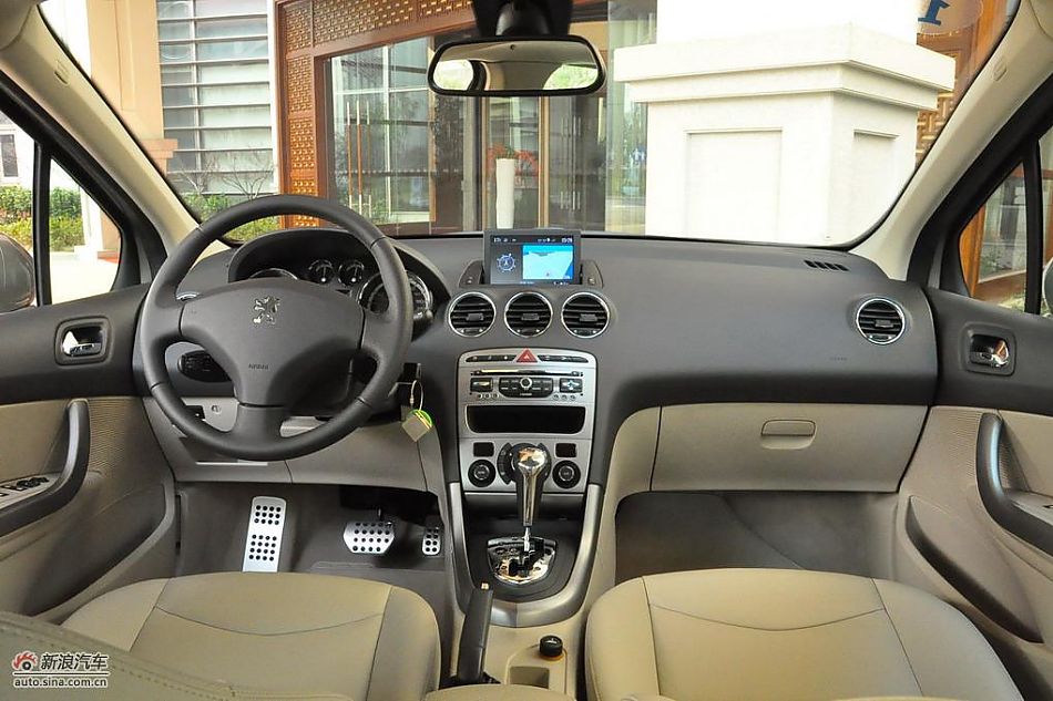 东风标致408试车实拍图