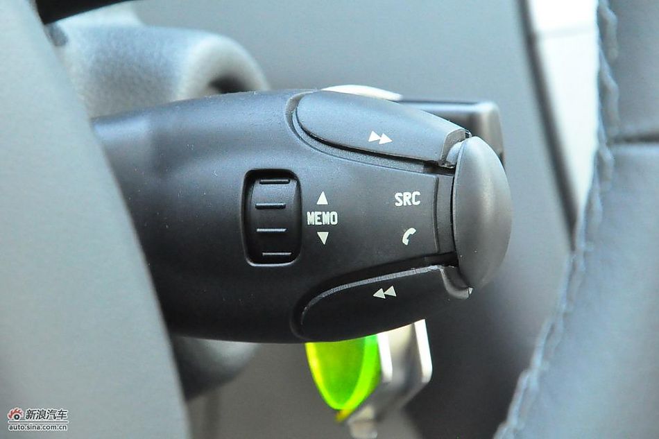 东风标致408试车实拍图