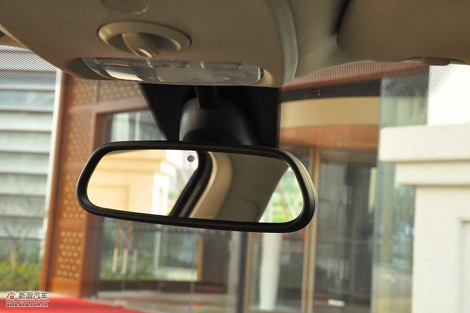 东风标致408试车实拍图