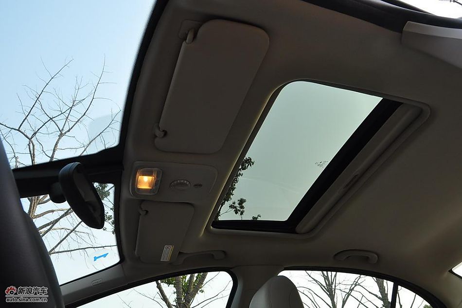 东风标致408试车实拍图