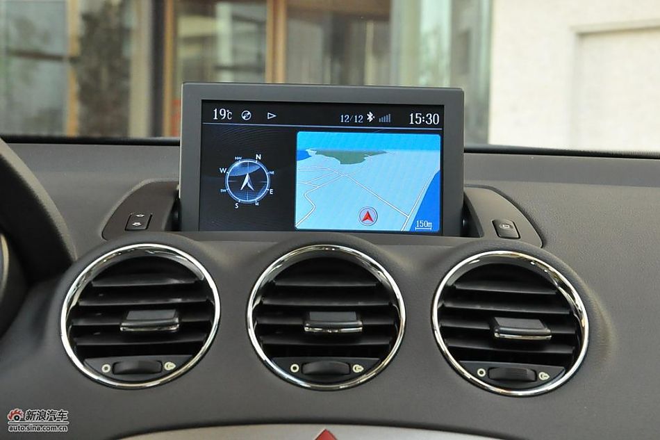 东风标致408试车实拍图