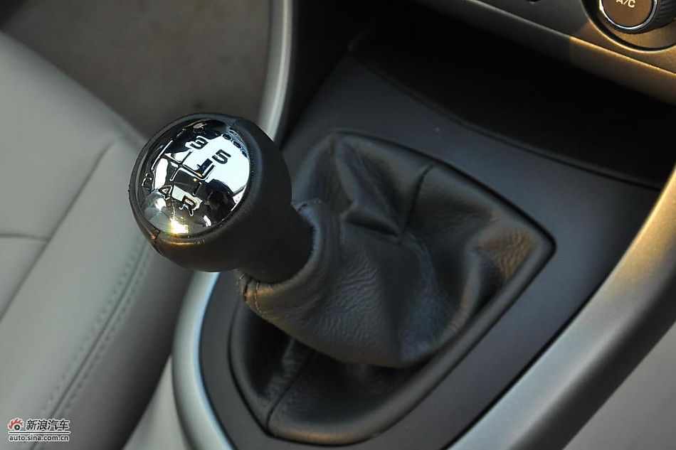 东风标致408试车实拍图