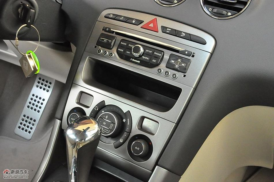 东风标致408试车实拍图