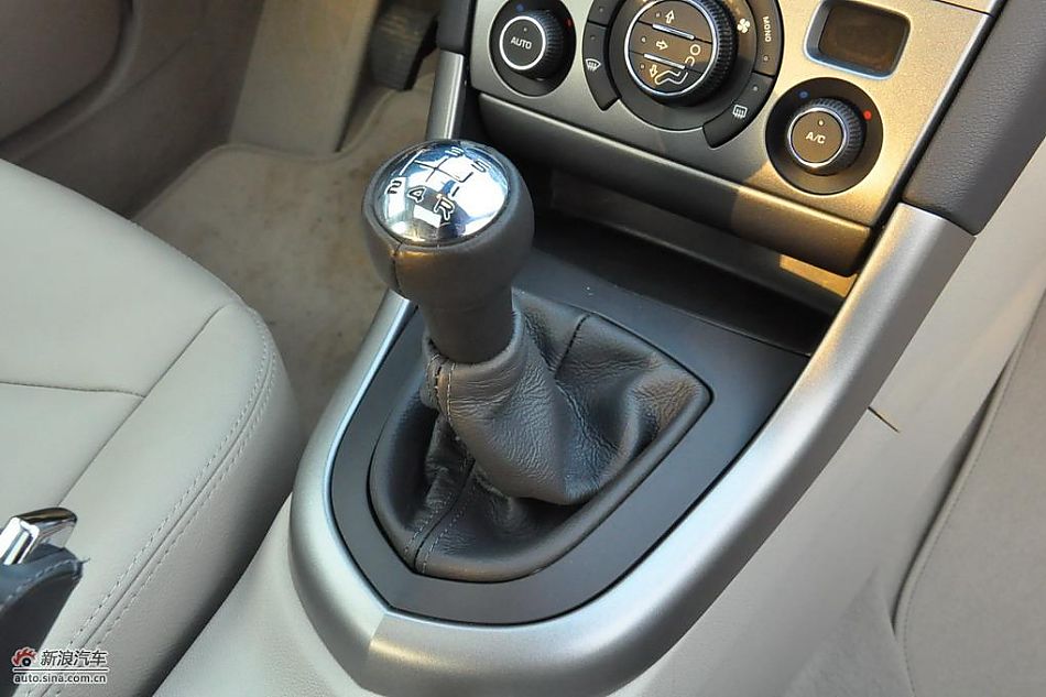 东风标致408试车实拍图