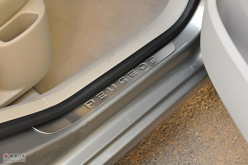 东风标致408试车实拍图