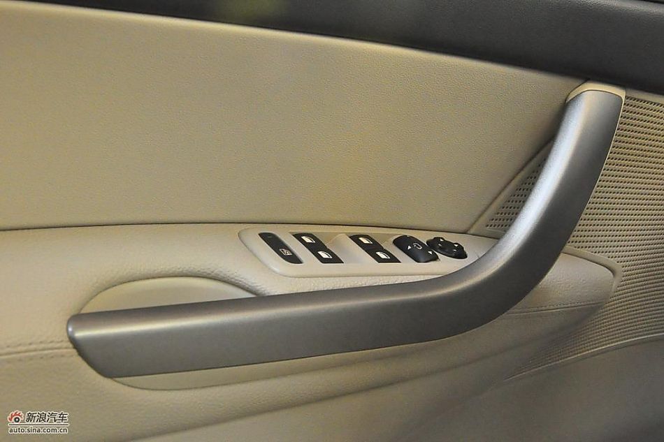 东风标致408试车实拍图