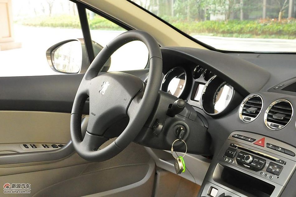 东风标致408试车实拍图