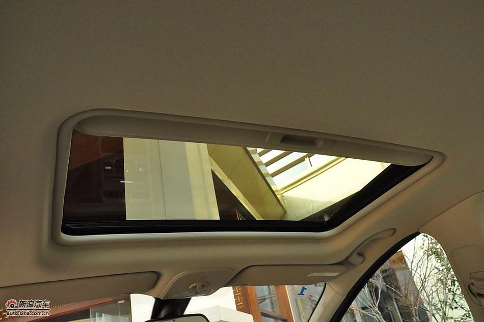 东风标致408试车实拍图