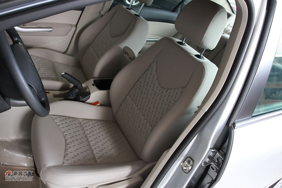 2011款标致408 2.0L手动舒适版