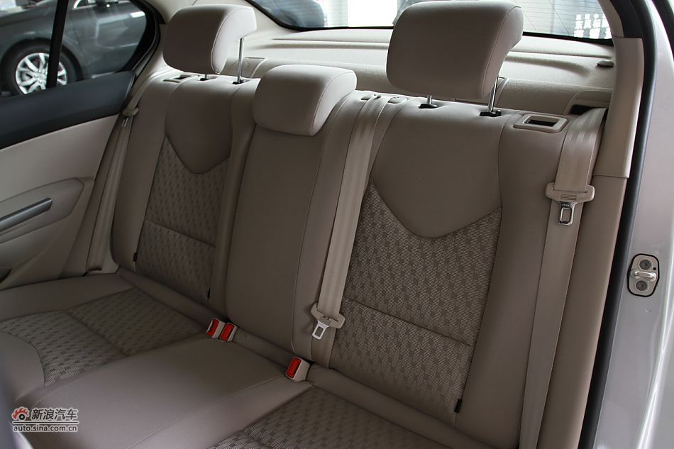 2011款标致408 2.0L手动舒适版