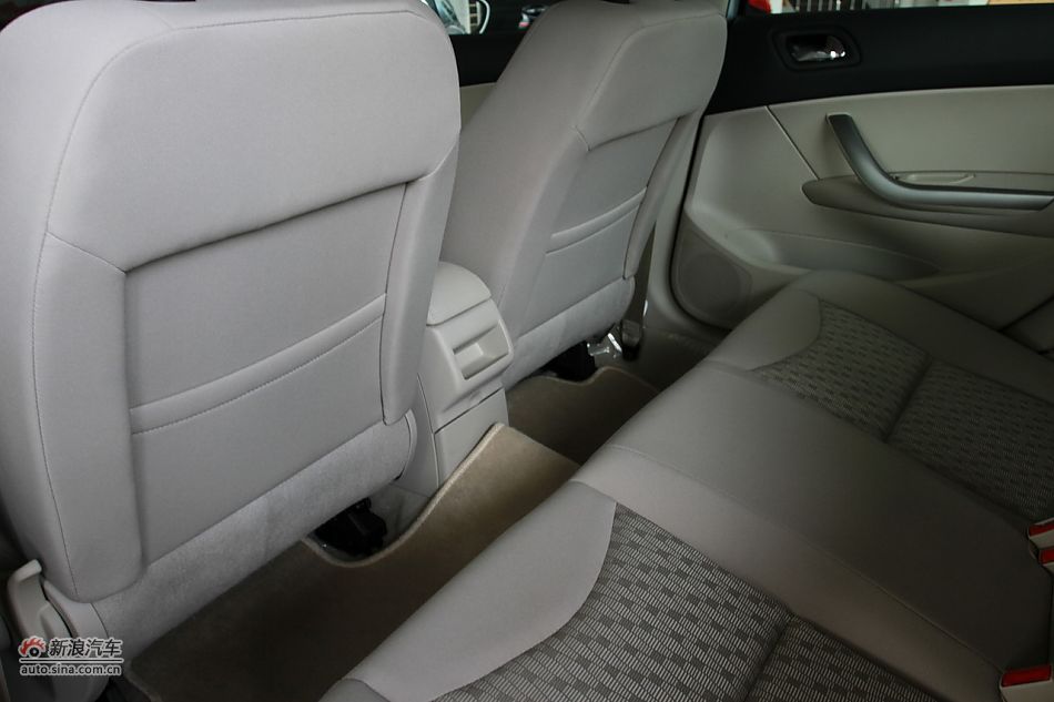 2011款标致408 2.0L手动舒适版