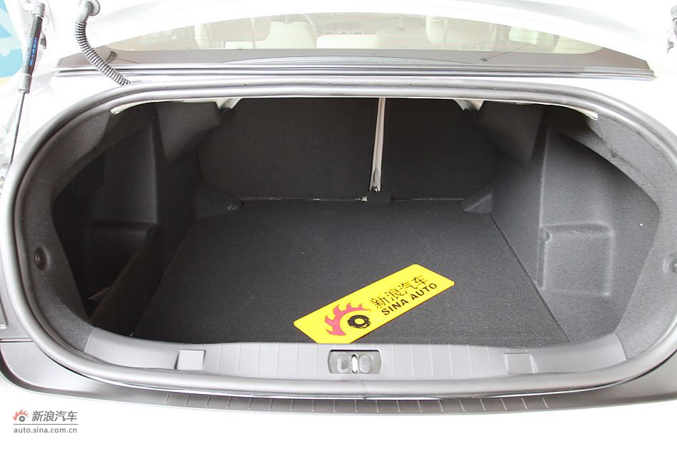 2011款标致408 2.0L手动舒适版