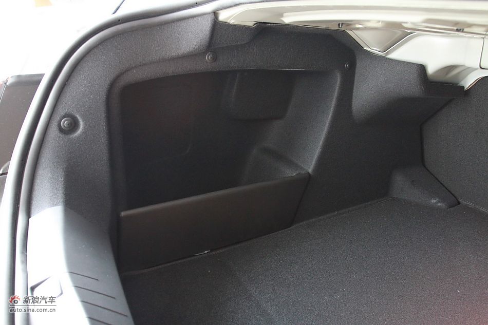 2011款标致408 2.0L手动舒适版