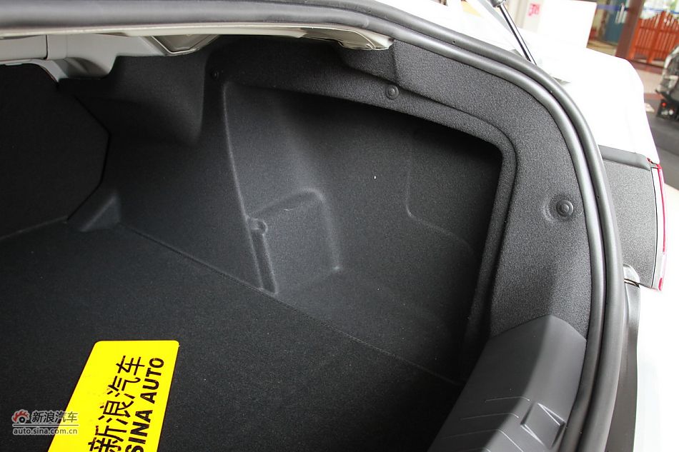 2011款标致408 2.0L手动舒适版