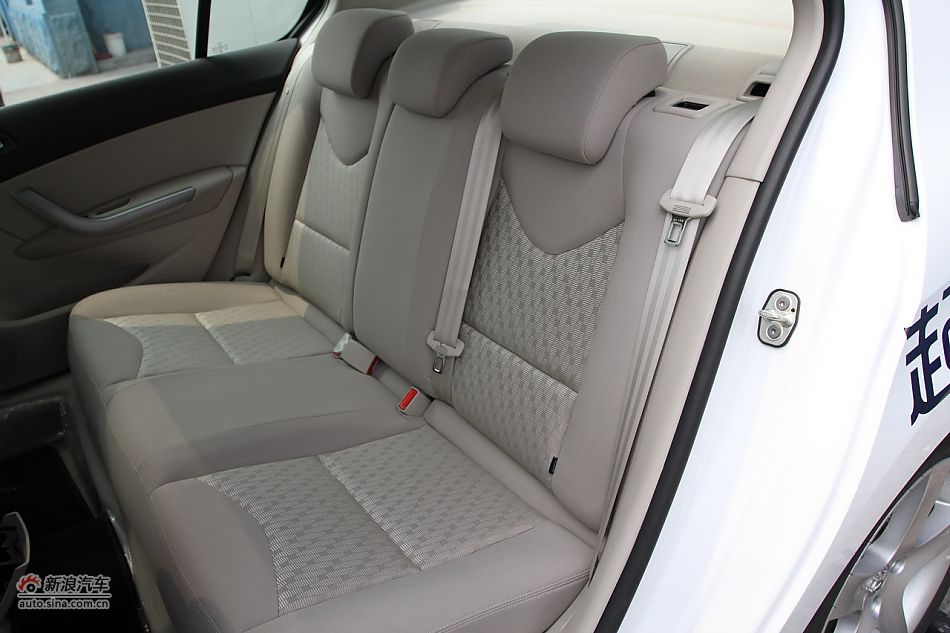 2011款东风标致408