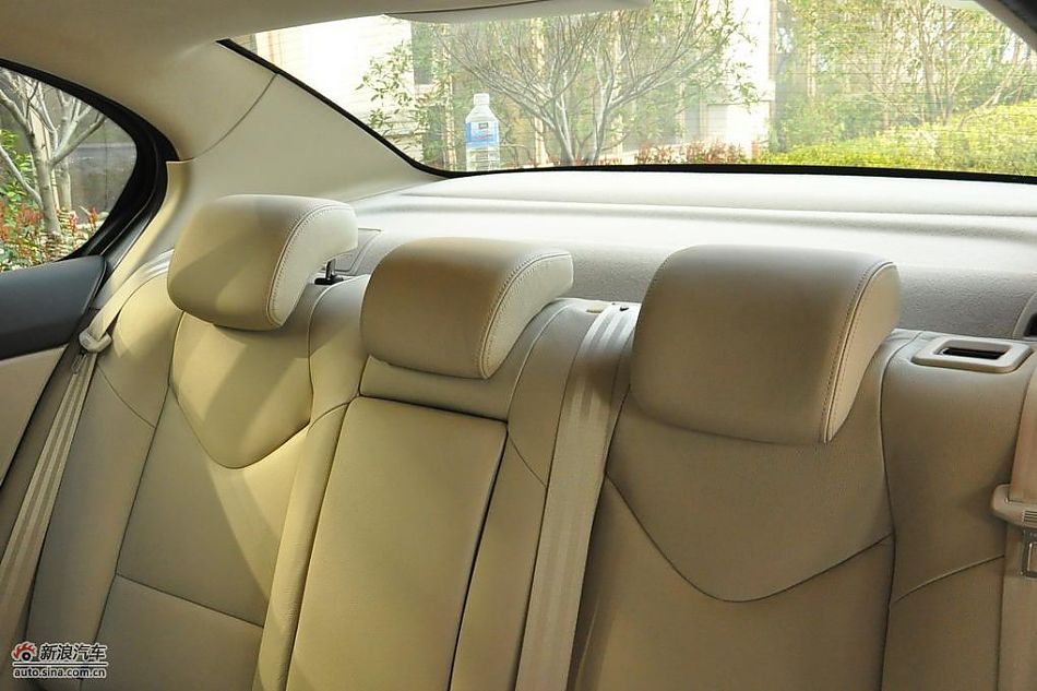 东风标致408试车实拍图