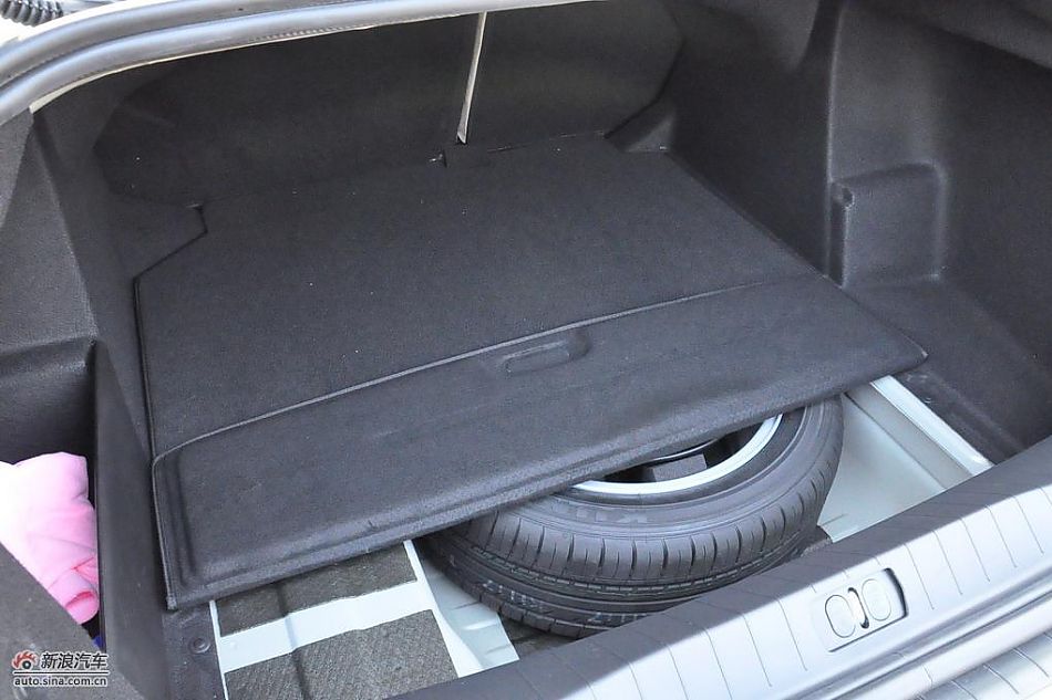 东风标致408试车实拍图