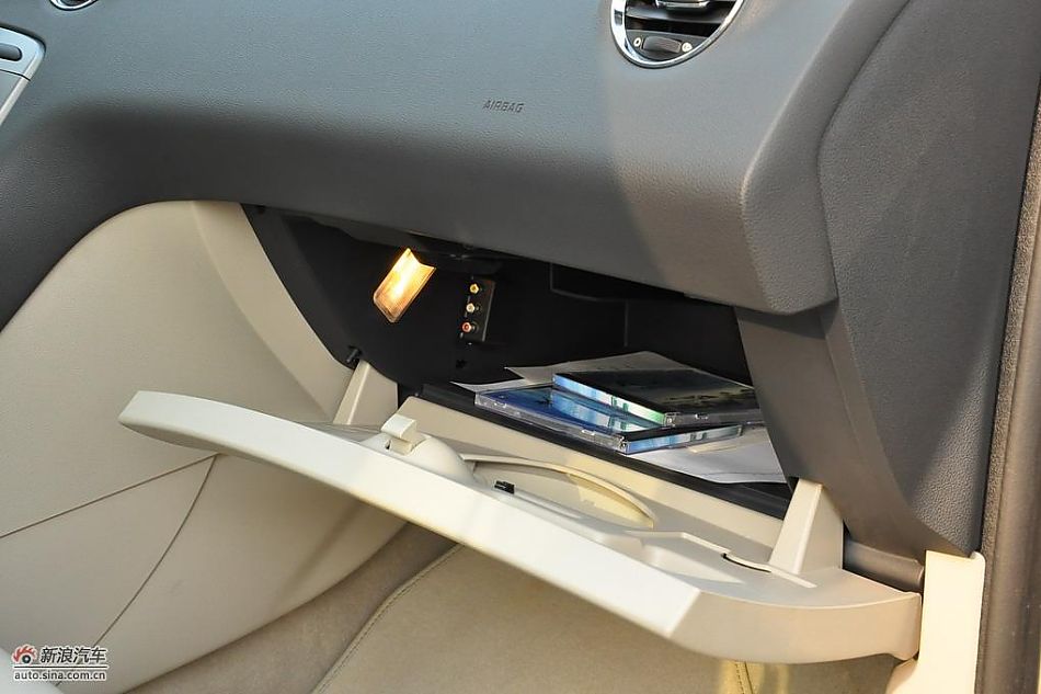 东风标致408试车实拍图