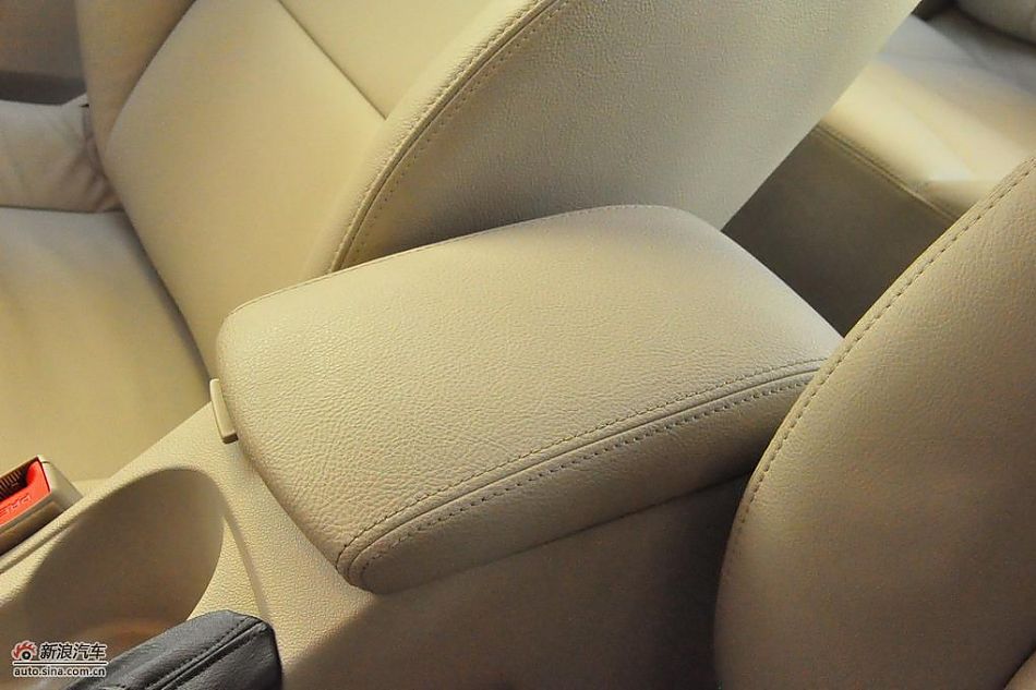 东风标致408试车实拍图