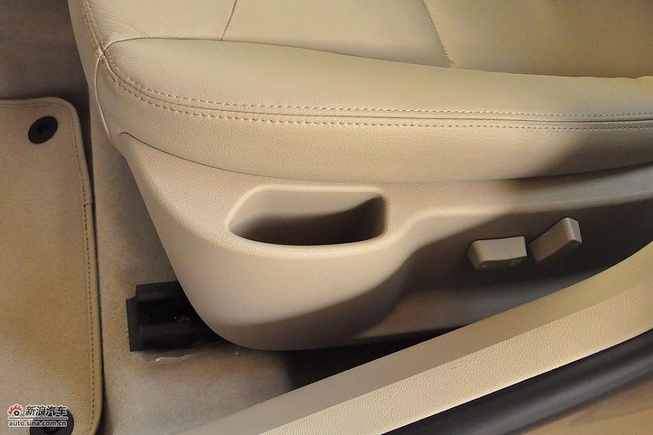 东风标致408试车实拍图