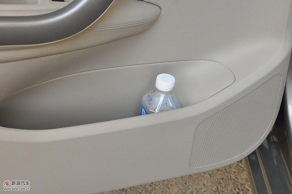 东风标致408试车实拍图