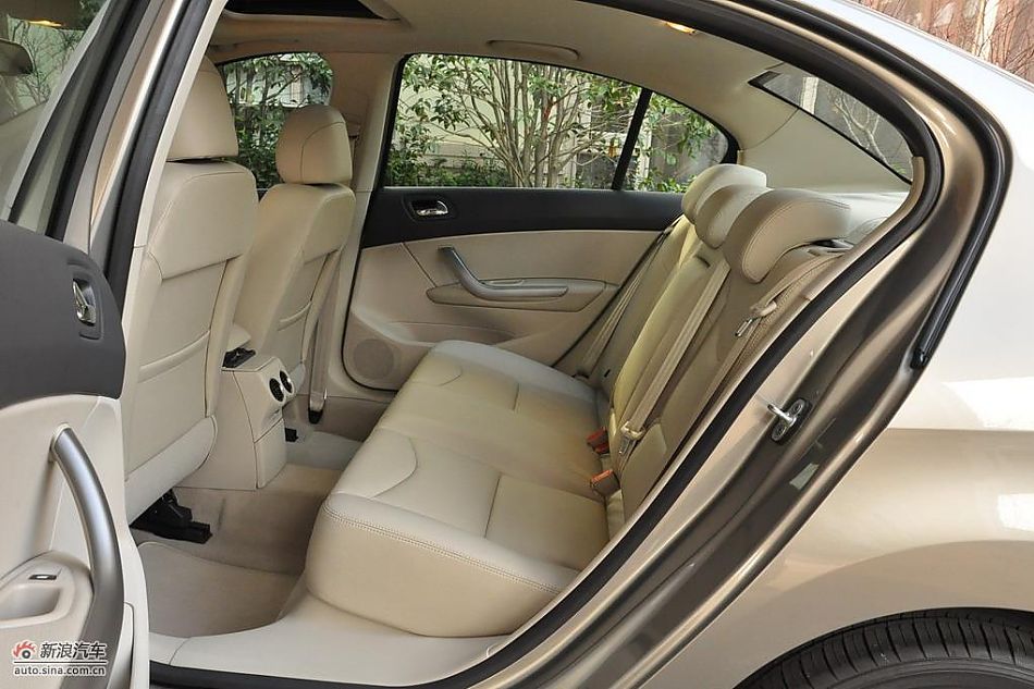 东风标致408试车实拍图