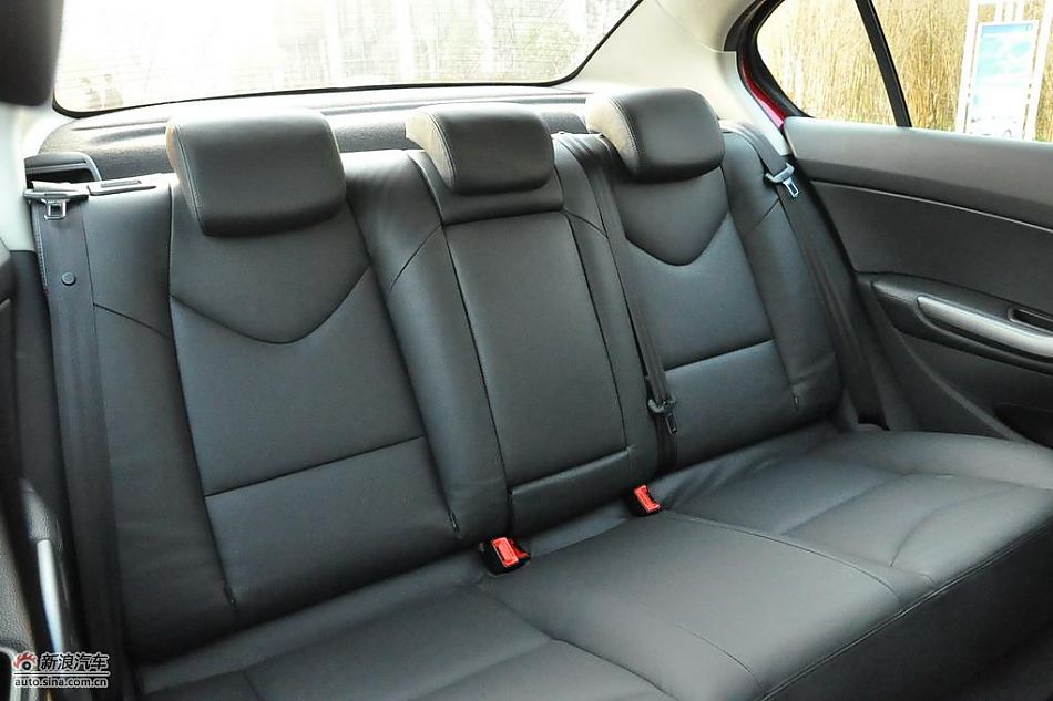 东风标致408试车实拍图