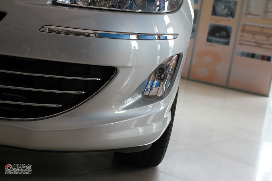 2011款标致408 2.0L手动舒适版