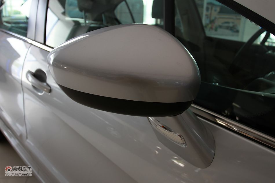 2011款标致408 2.0L手动舒适版