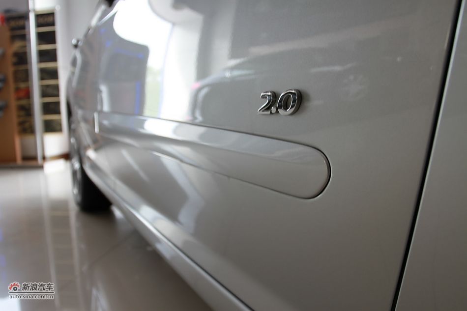 2011款标致408 2.0L手动舒适版