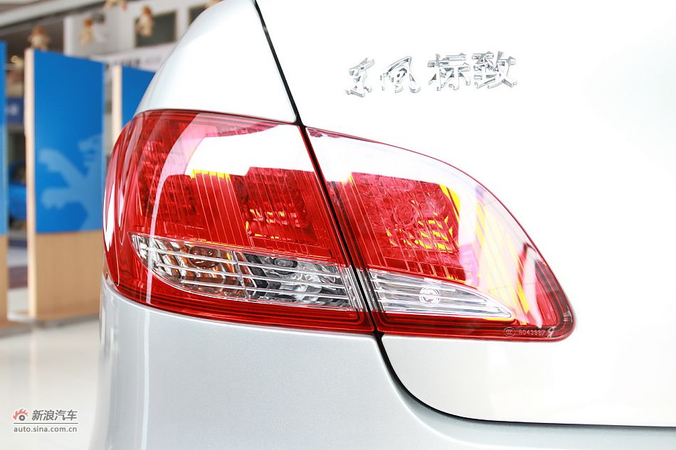 2011款标致408 2.0L手动舒适版