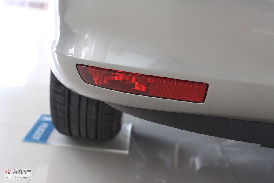 东风标致408外观细节