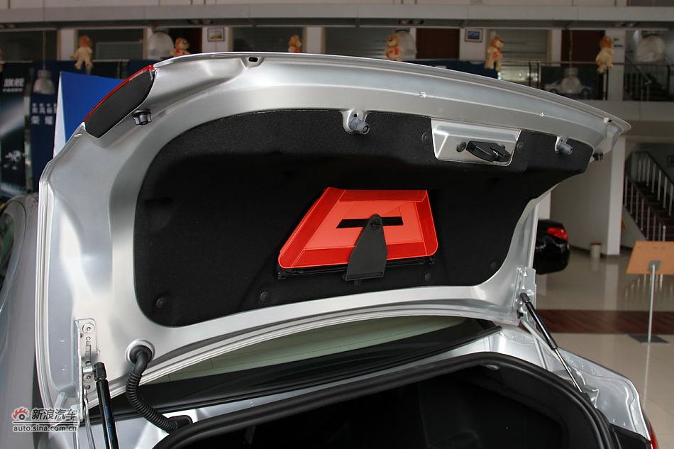 2011款标致408 2.0L手动舒适版