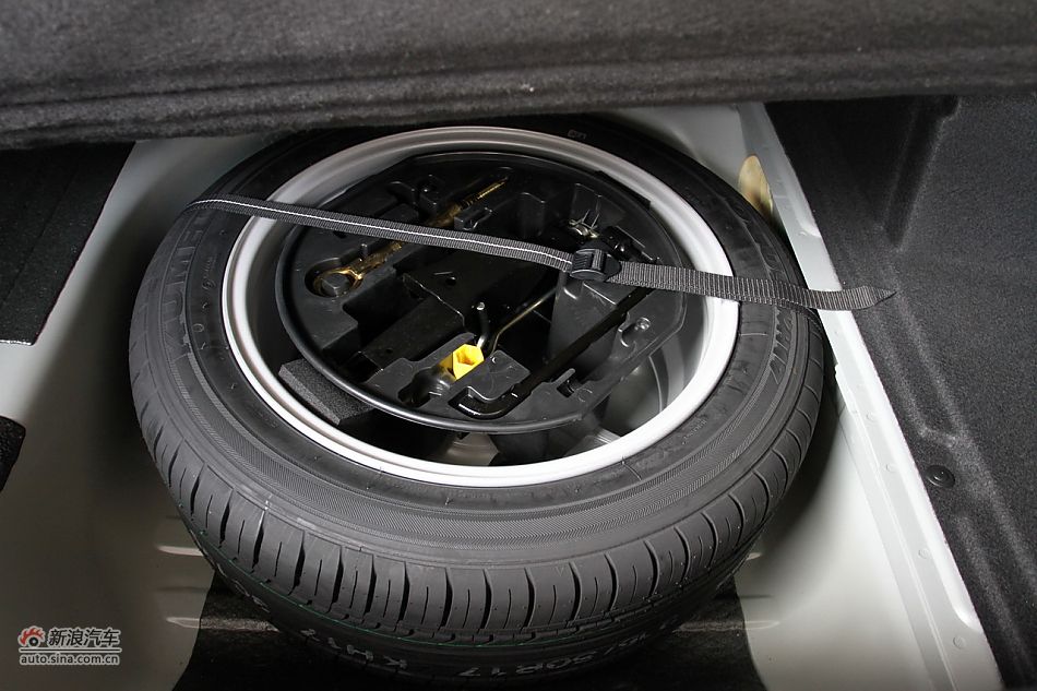 2011款标致408 2.0L手动舒适版