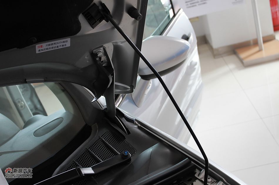 2011款标致408 2.0L手动舒适版