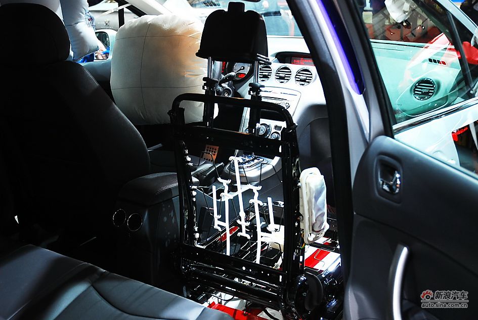 东风标致408解剖车