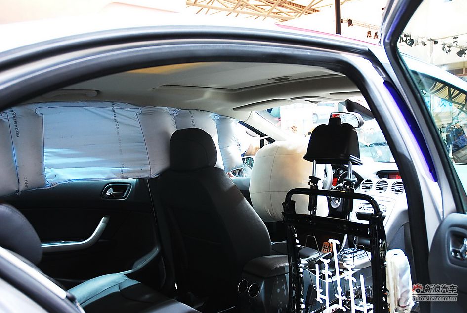 东风标致408解剖车