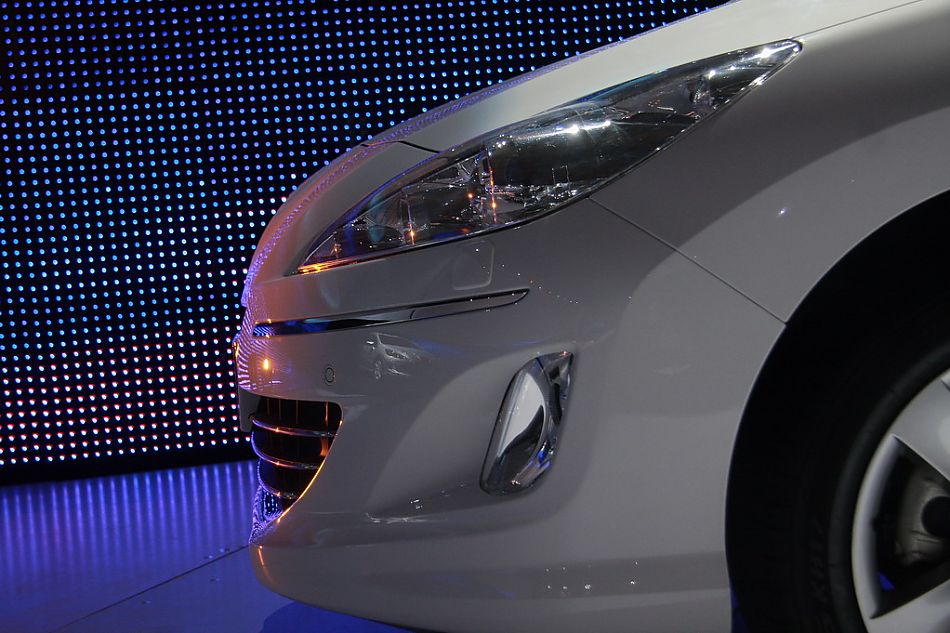 东风标致408外观