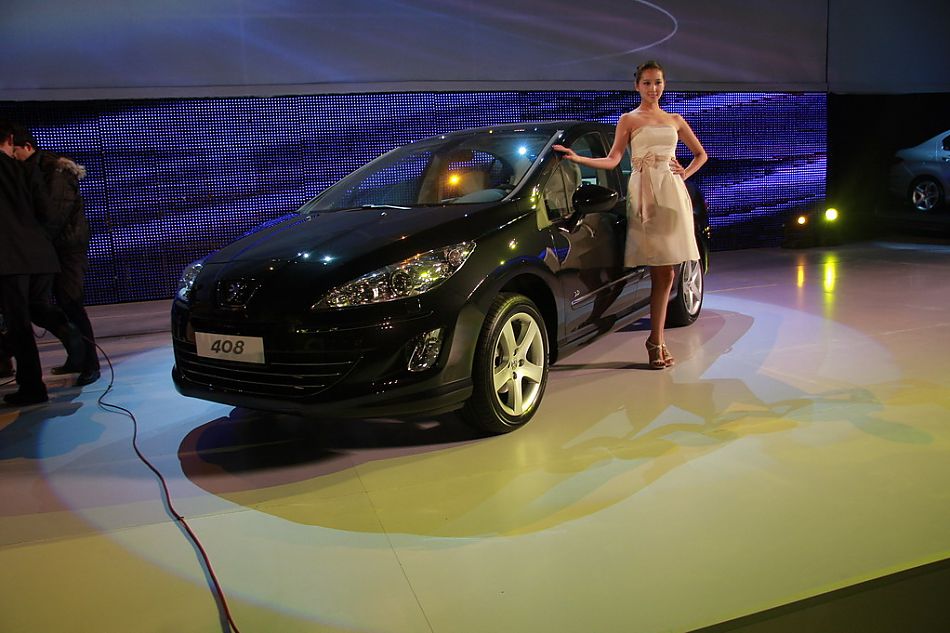 东风标致408外观