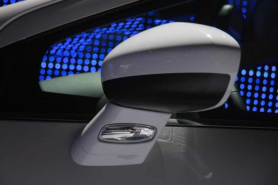 东风标致408外观