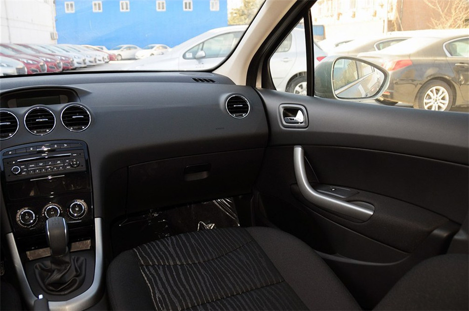 2013款东风标致408 2.0L手动舒适版