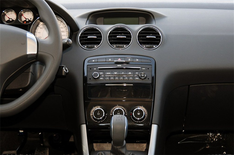 2013款东风标致408 2.0L手动舒适版