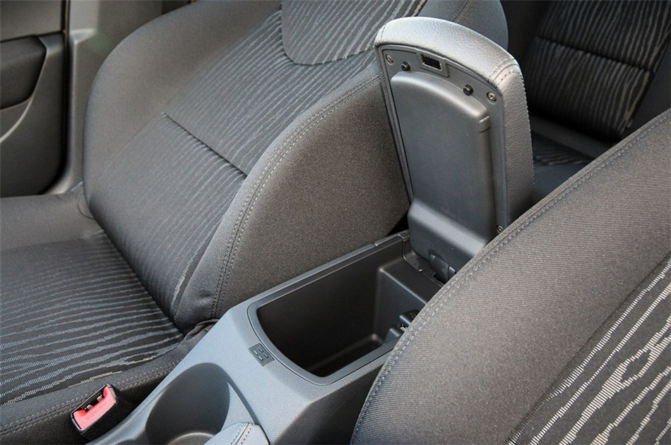 2013款东风标致408 2.0L手动舒适版