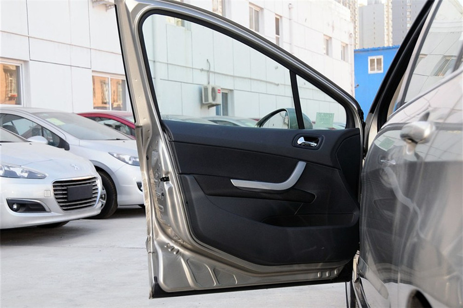 2013款东风标致408 2.0L手动舒适版