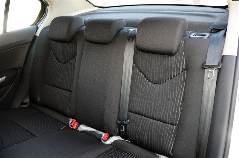 2013款东风标致408 2.0L手动舒适版