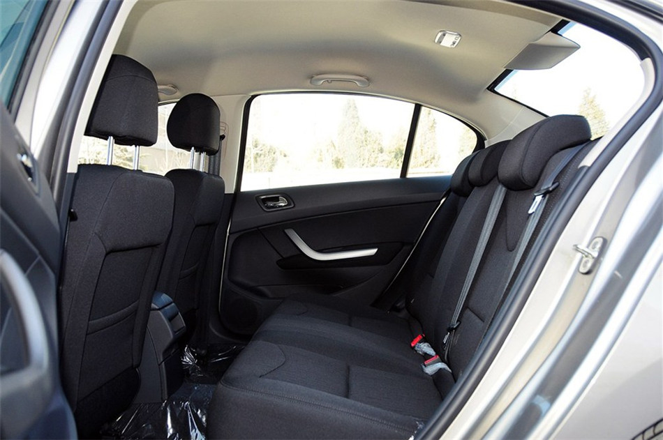 2013款东风标致408 2.0L手动舒适版