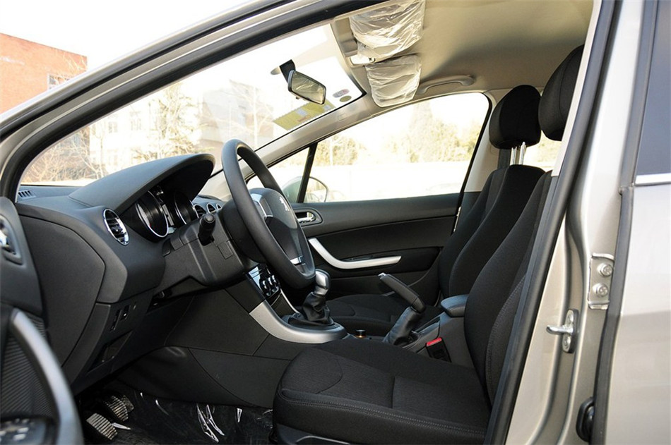 2013款东风标致408 2.0L手动舒适版