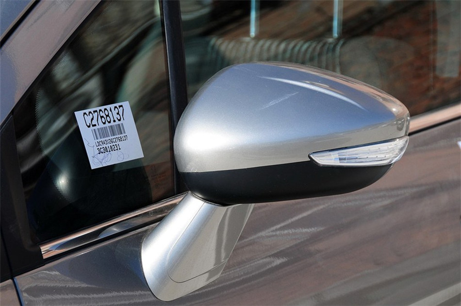 2013款东风标致408 2.0L手动舒适版